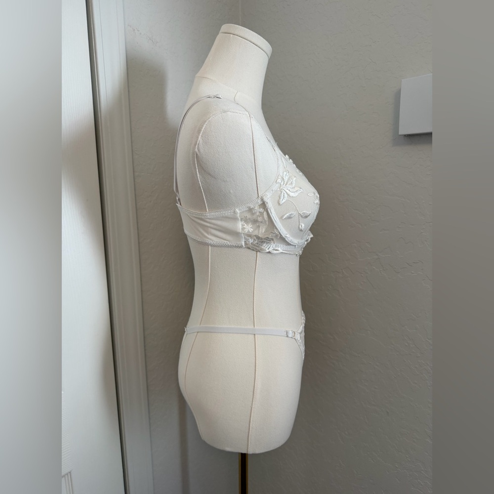 NWOT Elegant White Lace Lingerie Set - Picture 2 of 3